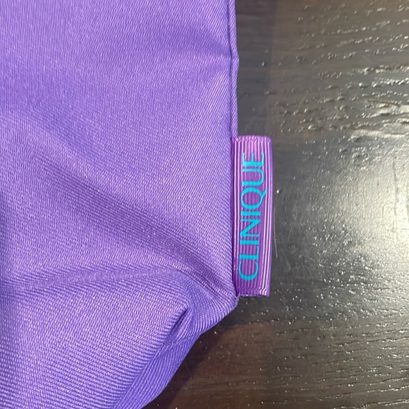 4 Large Totes and 1 very large make up Round case - Picture 9 of 16